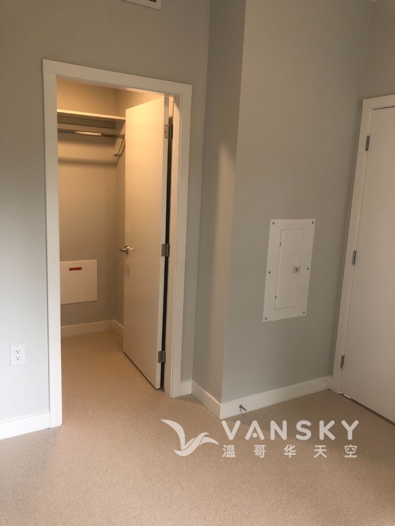 260508000627_Bedroom with walkin closet.jpg